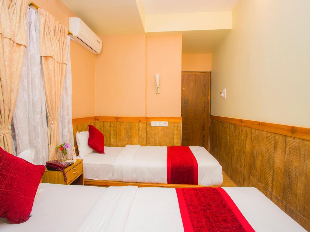 Grand Shivalaya Hotel And Restro Pokhara Exterior foto