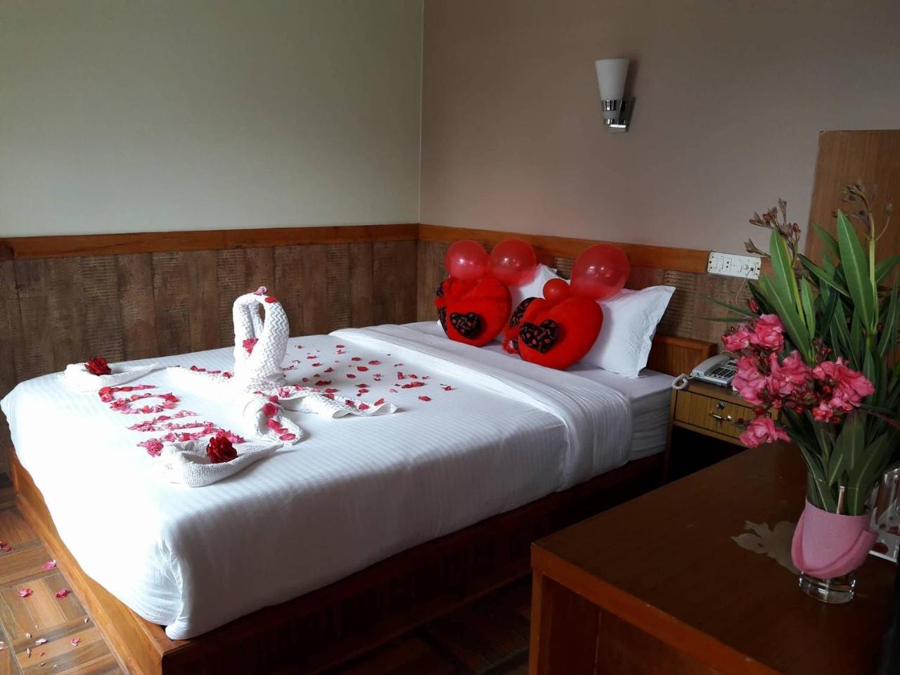 Grand Shivalaya Hotel And Restro Pokhara Exterior foto